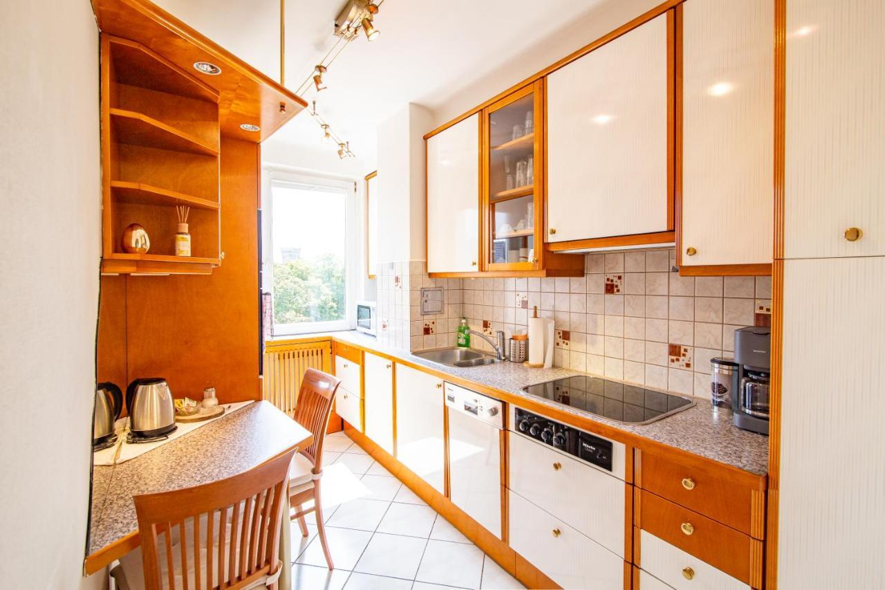 Best Rated Central Apartment Vienna - Ac, Wifi, 24H7Days Self Check-In, Board Games, Netflix Екстериор снимка