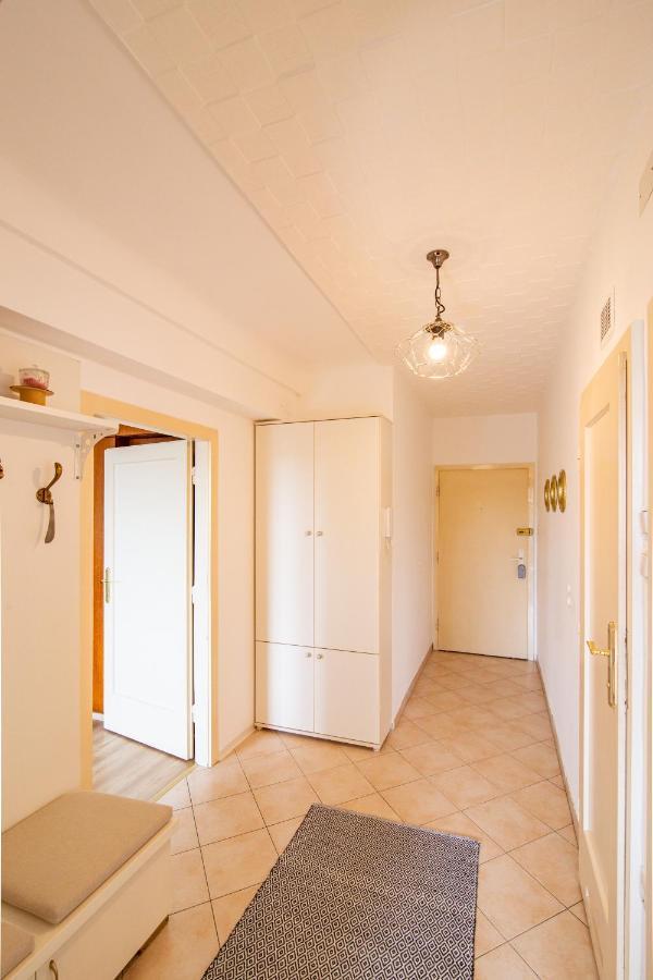 Best Rated Central Apartment Vienna - Ac, Wifi, 24H7Days Self Check-In, Board Games, Netflix Екстериор снимка
