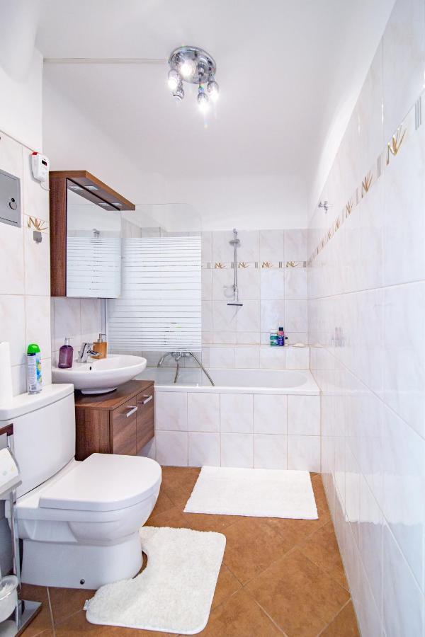 Best Rated Central Apartment Vienna - Ac, Wifi, 24H7Days Self Check-In, Board Games, Netflix Екстериор снимка