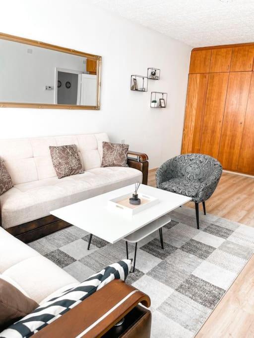 Best Rated Central Apartment Vienna - Ac, Wifi, 24H7Days Self Check-In, Board Games, Netflix Екстериор снимка